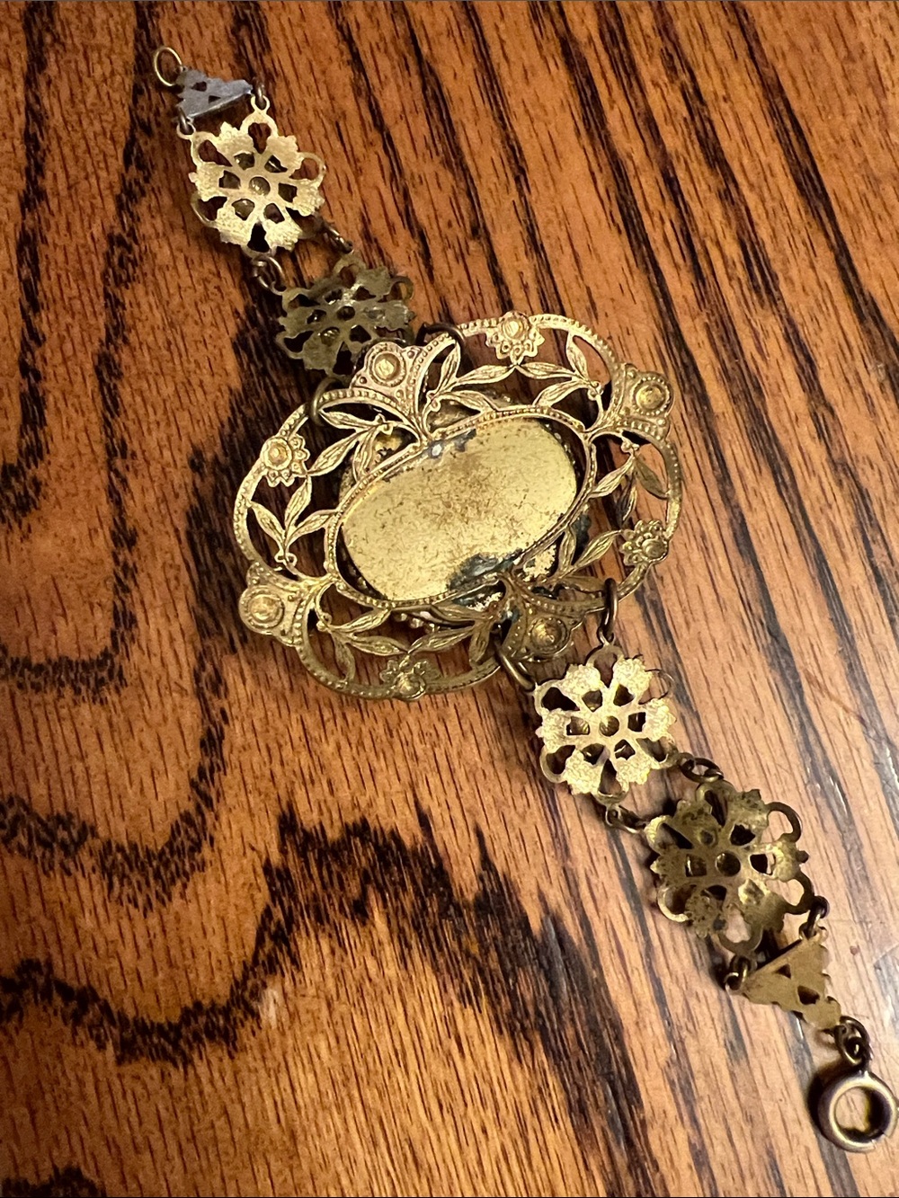 Vintage Cameo Medallion Bracelet - Bronze Tone with Hand-Painted Scene Jewelry - Picture 8 of 9